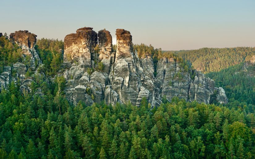 Die Sandstein-Kolosse des Riesengebirges in Tschechien sind ein Wahrzeichen der Landschaft Tschechiens.