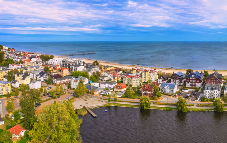 Luftbild des Seebads Bansin auf Insel Usedom, Deutschland