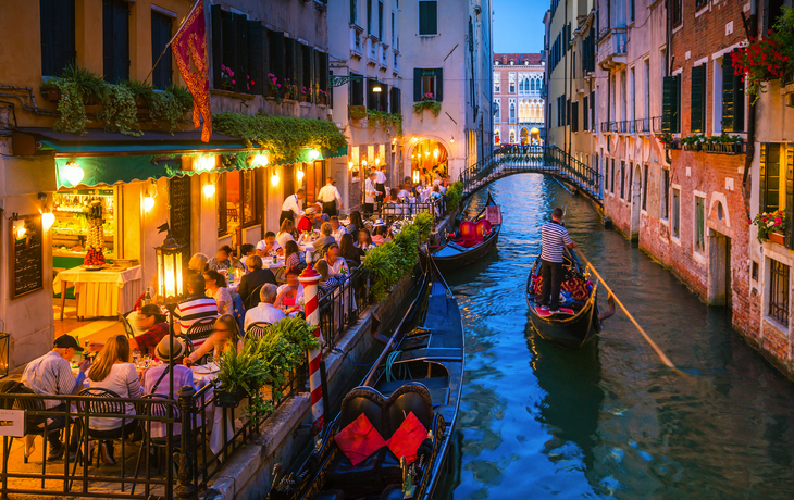 Kanal in Venedig Italien nachts