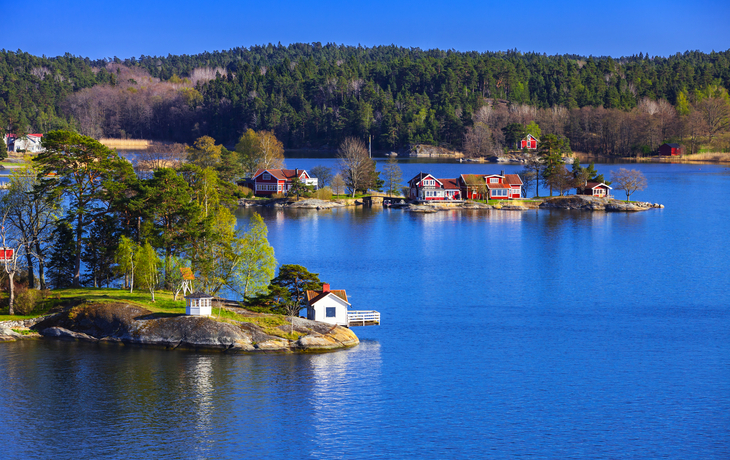 Schwedische Landschaft mit Küstendörfern