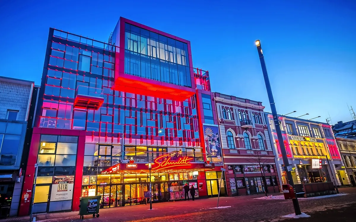 Die Königs schenken nachSchmidt Theater PetersReisen