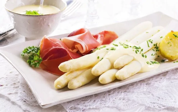 Spargel mit schinken