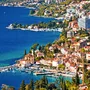 Panoramablick auf die Uferpromenade der Riviera von Opatija