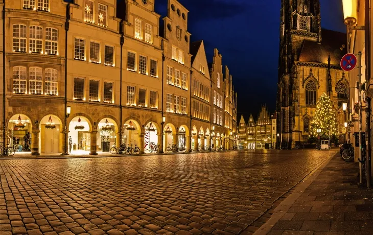 Weihnachtsbeleuchtung am Prinzipalmarkt in Münster, Deutschland