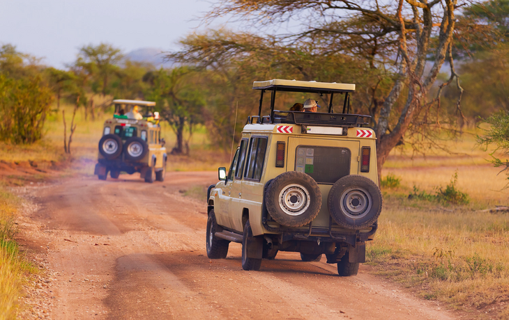 Jeeps auf afrikanische Tiersafari.
