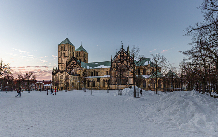 verschneiter Dom in Münster