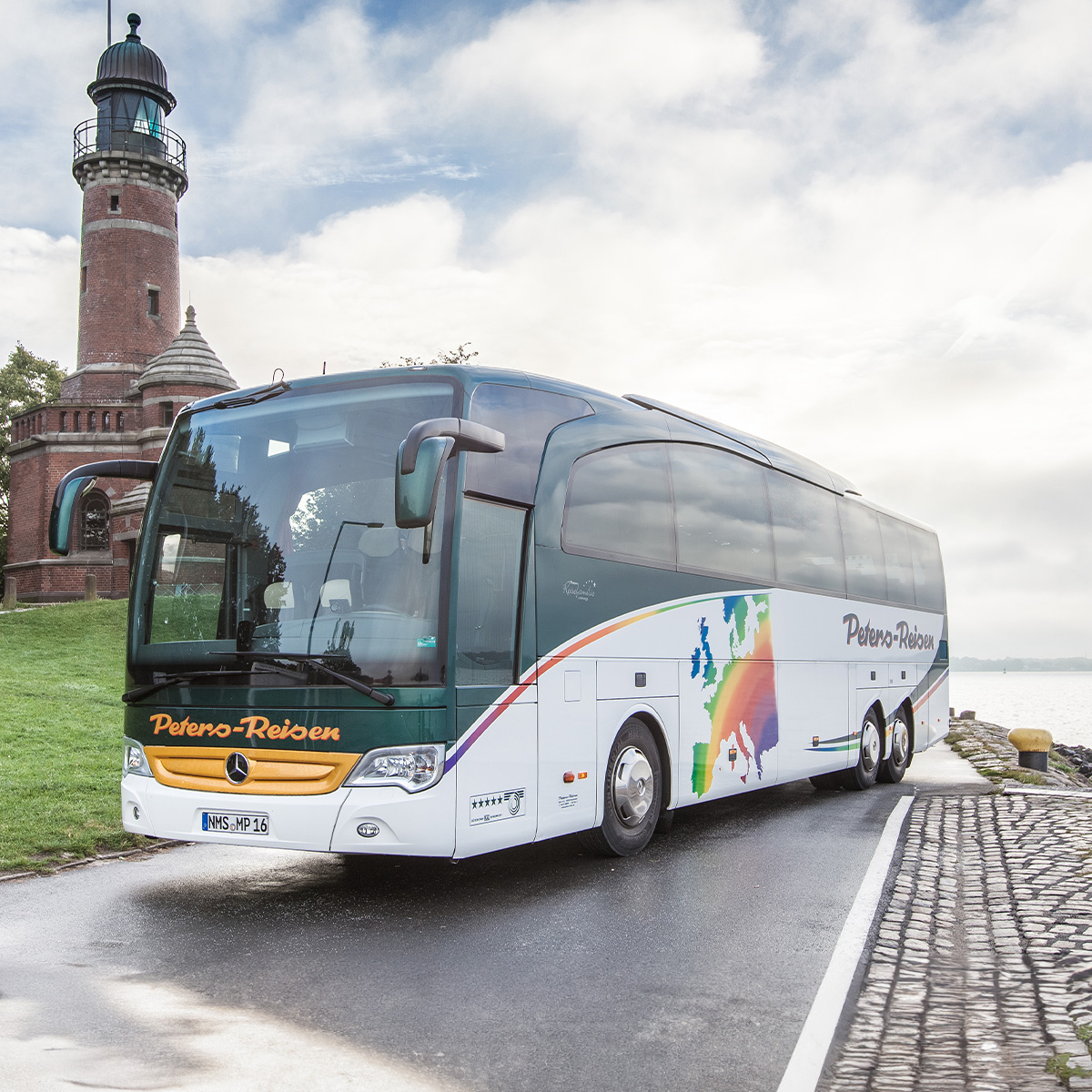 4 Sterne Peters-Bus - Tourismo (14m), 52 Sitzplätze (80 cm Sitzabstand)